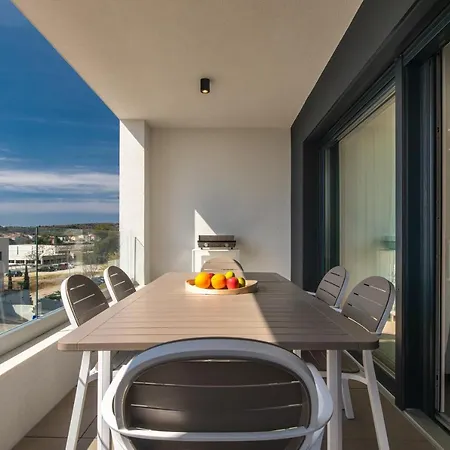 Apartment Annabel's Luxury With Private Pool, Indoor Jacuzzi With Sauna