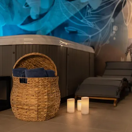 Annabel's Luxury With Private Pool, Indoor Jacuzzi With Sauna