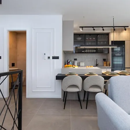 Annabel's Luxury With Private Pool, Indoor Jacuzzi With Sauna