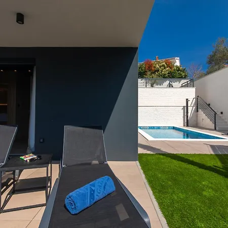 Annabel's Luxury With Private Pool, Indoor Jacuzzi With Sauna