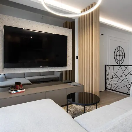 아파트 Annabel's Luxury With Private Pool, Indoor Jacuzzi With Sauna