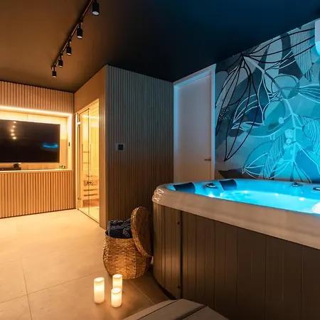 아파트 Annabel's Luxury With Private Pool, Indoor Jacuzzi With Sauna
